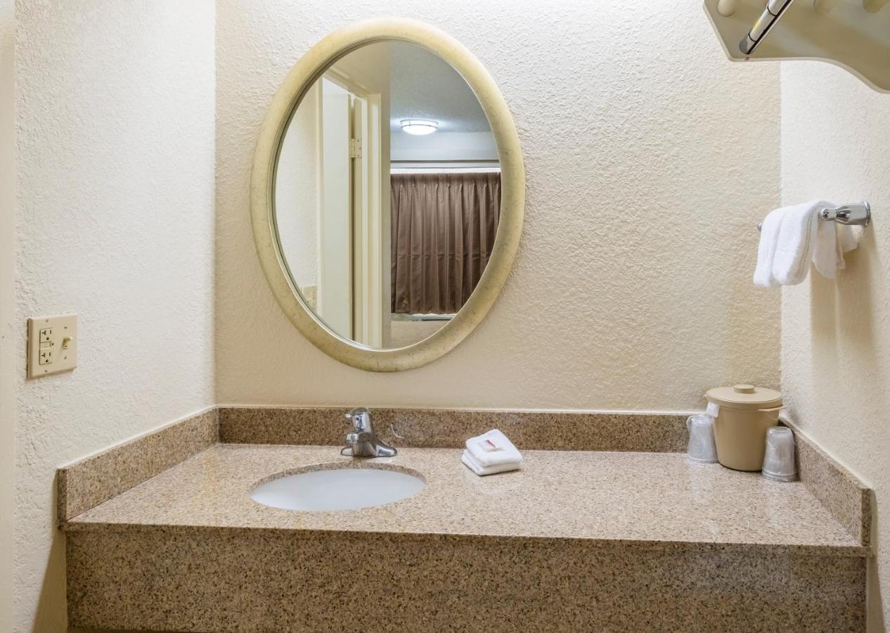 Red Roof Inn Huntington Barboursville Eksteriør bilde